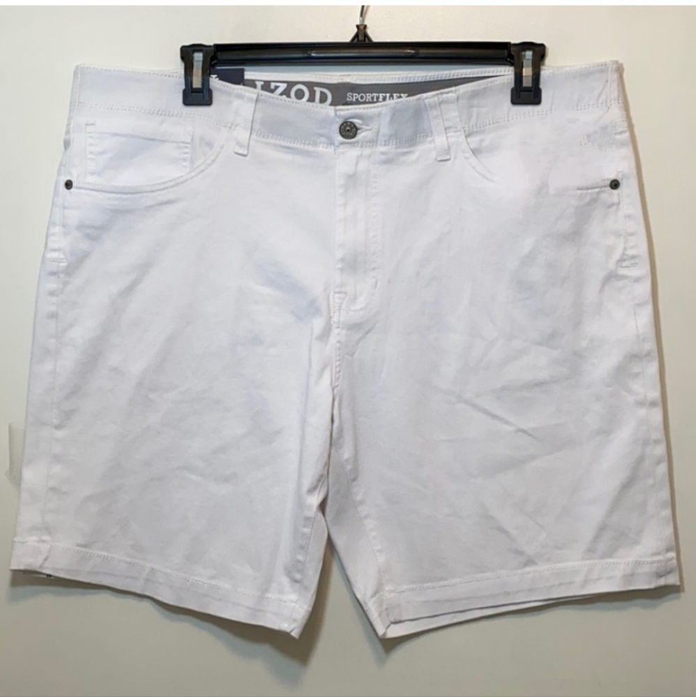 IZOD Flat Front Athletic white Shorts Size 36, sport flex waistband
